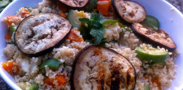 Veggie cous cous con feta e menta